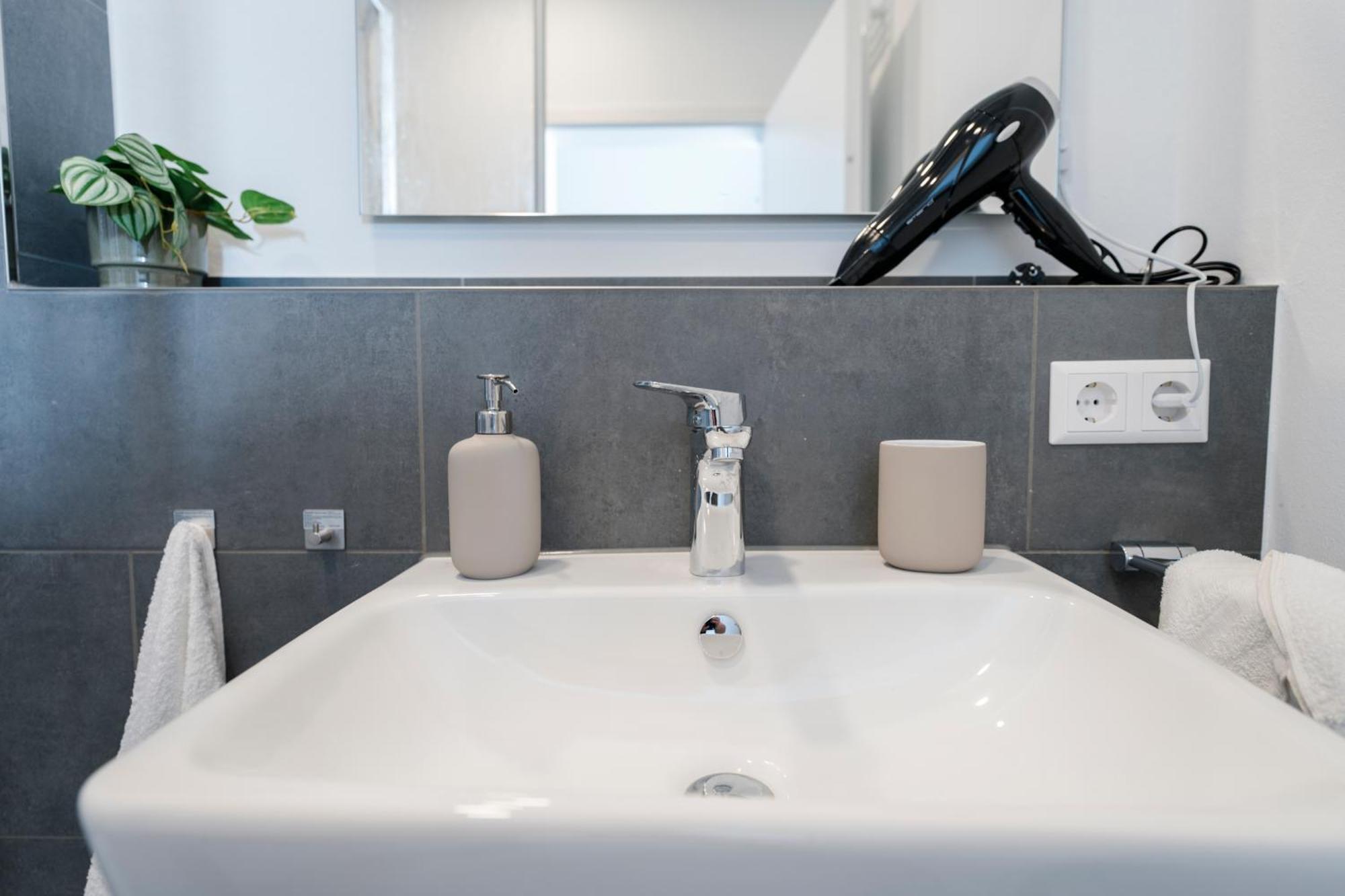 Kocasa-Apartments 02, Design, City-Center Boeblingen, Stellplatz, Balkon, Waipu-Tv Εξωτερικό φωτογραφία